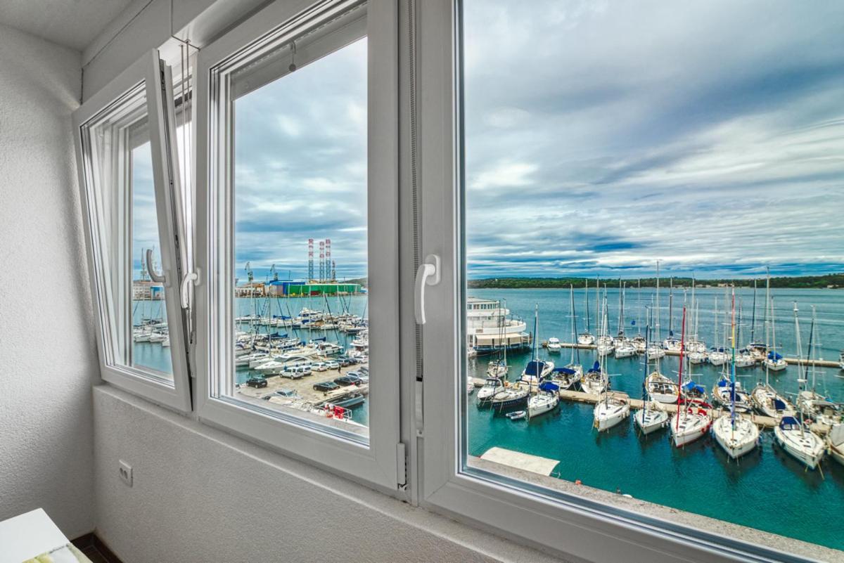 Apartment Marina With Sea View Pula Exteriér fotografie